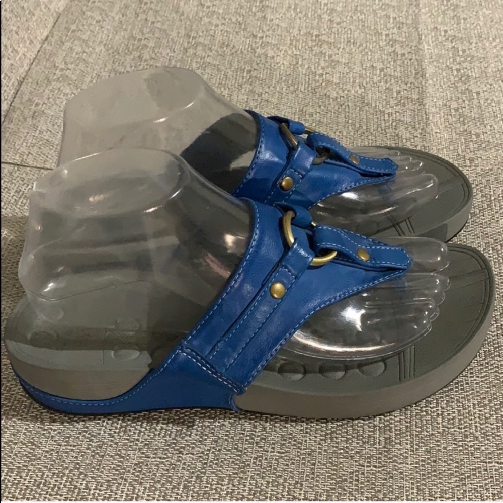 🆕 ‘PAVERS England’ Blue Leather Flip Flops